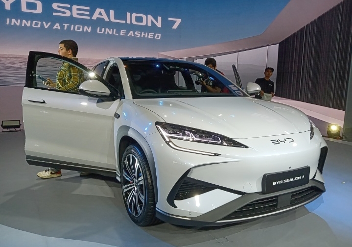 Mobil Listrik BYD Sealion 7 Meluncur di IIMS 2025 dengan Interior Lega, Simak Spek dan Harganya!