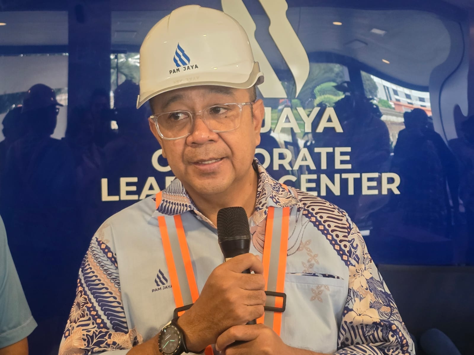 Petugas Rutin Cek Turbidity, Pelanggan Puji Kualitas Air PAM Jaya