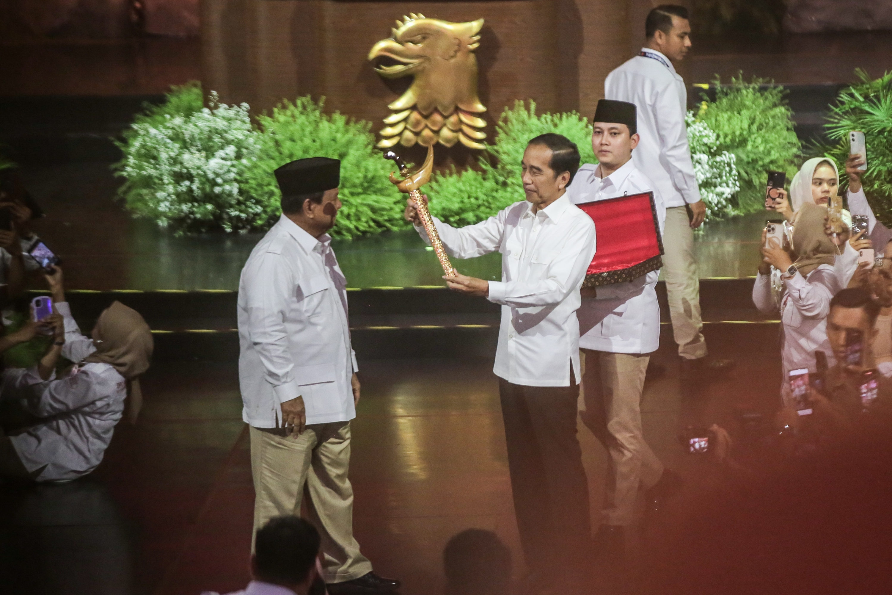 Di HUT Gerindra, Jokowi Sebut Prabowo Presiden Terkuat di Dunia