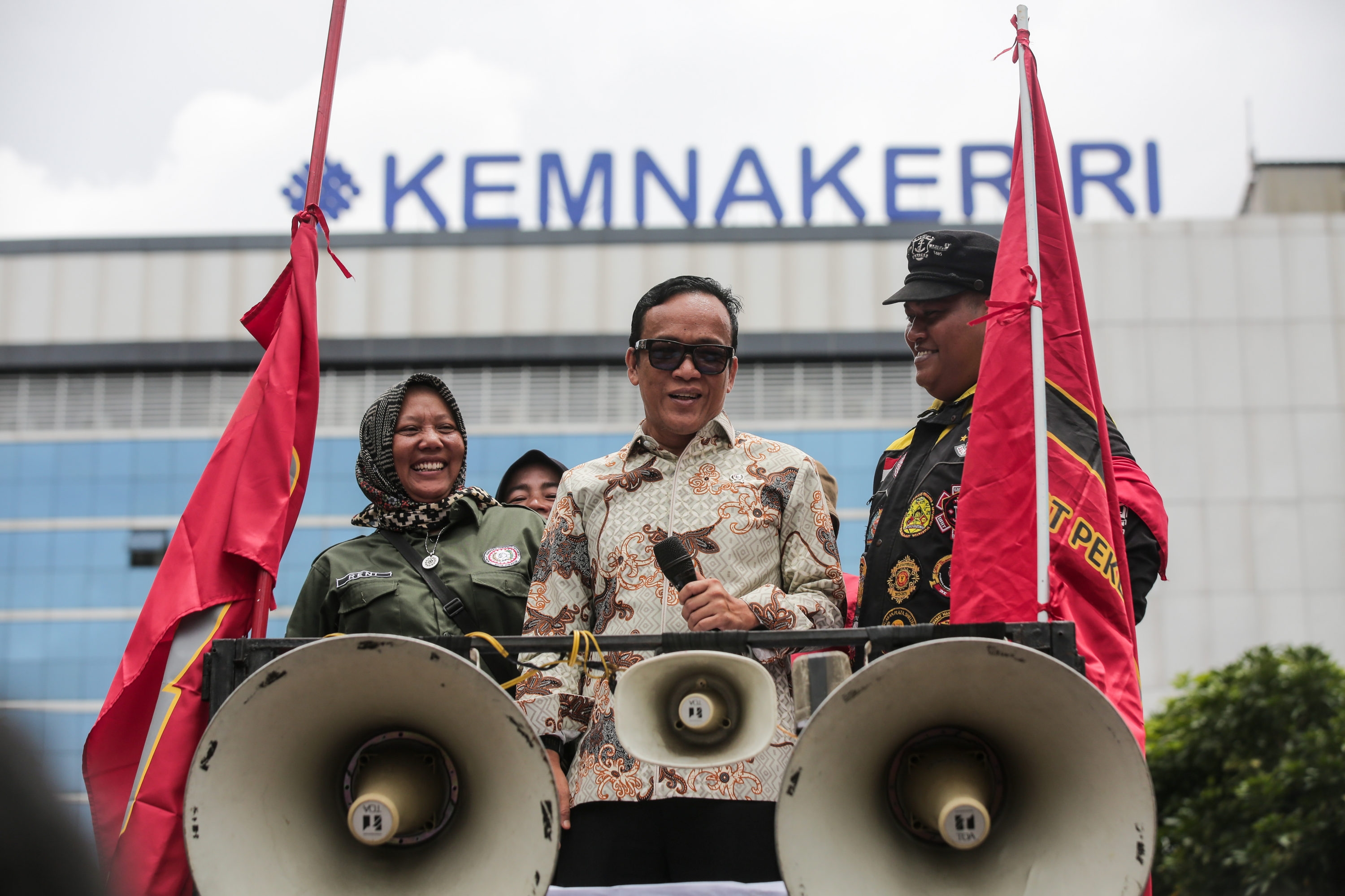 OTT Wamenaker Immanuel Ebenezer: KPK Sita Bukti Uang, Mobil dan Motor