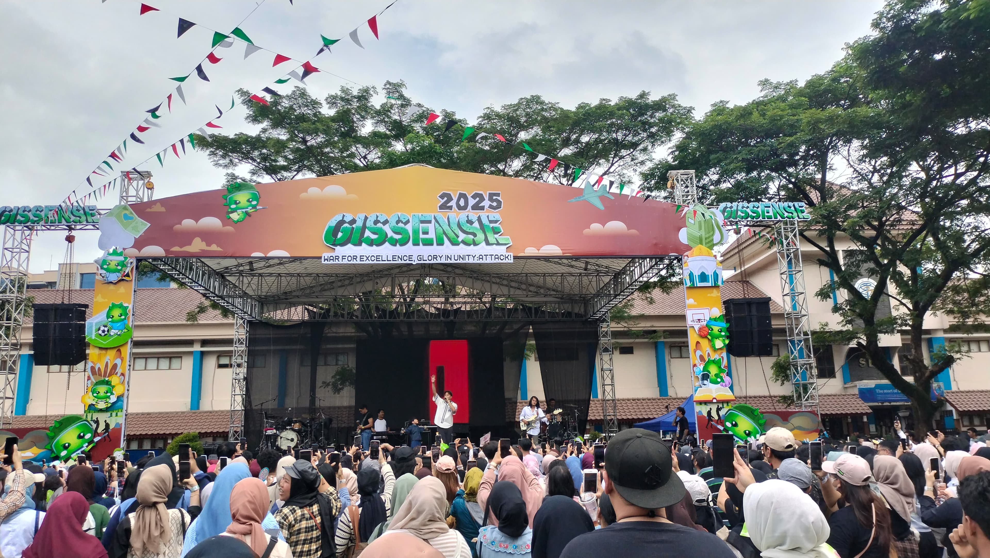 Adrian Khalif Ajak Buah Hati Nyanyi di Panggung Gissense 2025