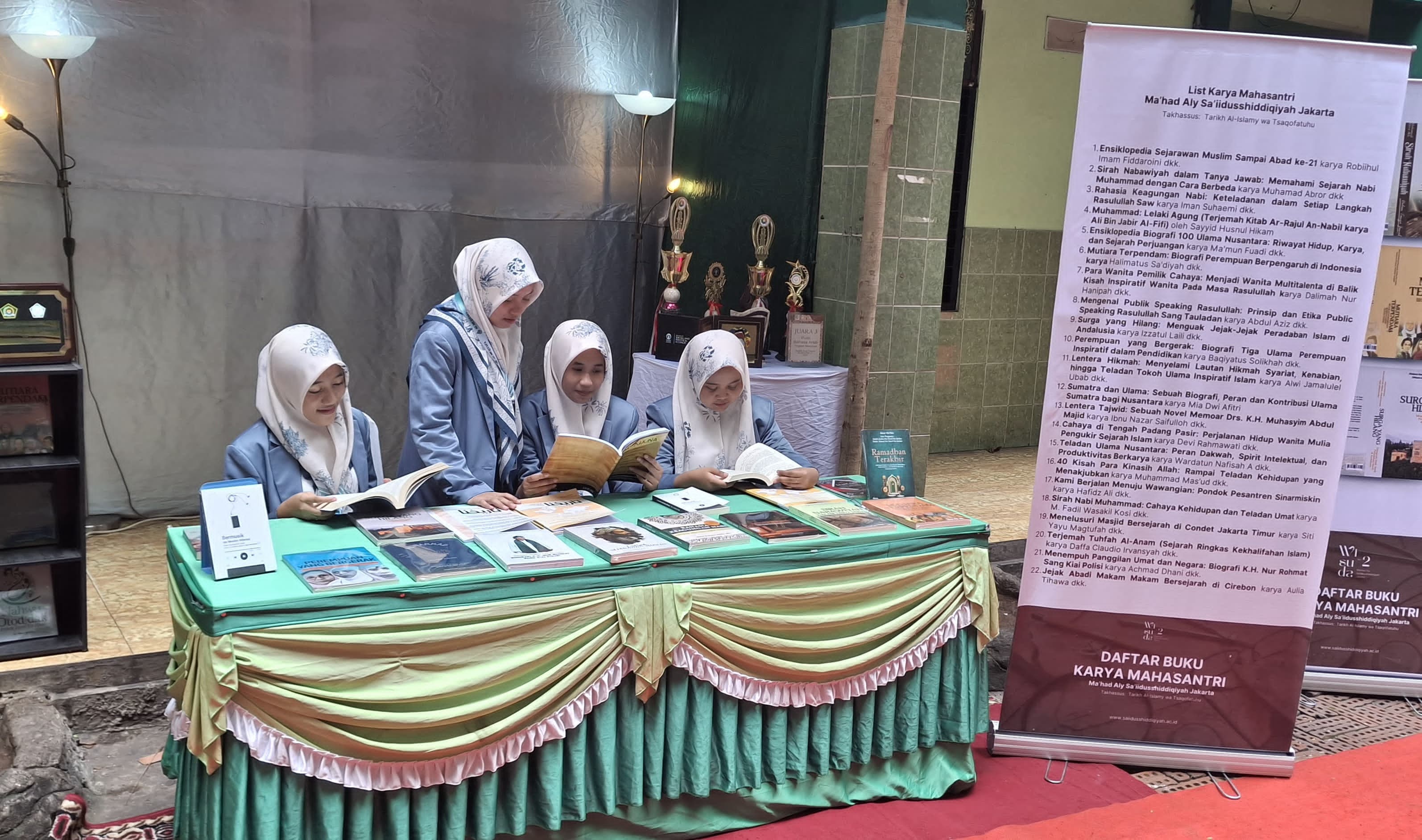 Ma'had Aly Sa'iidusshiddiqiyah Jakarta Pamerkan Buku Karya Mahasantri di Momen Wisuda
