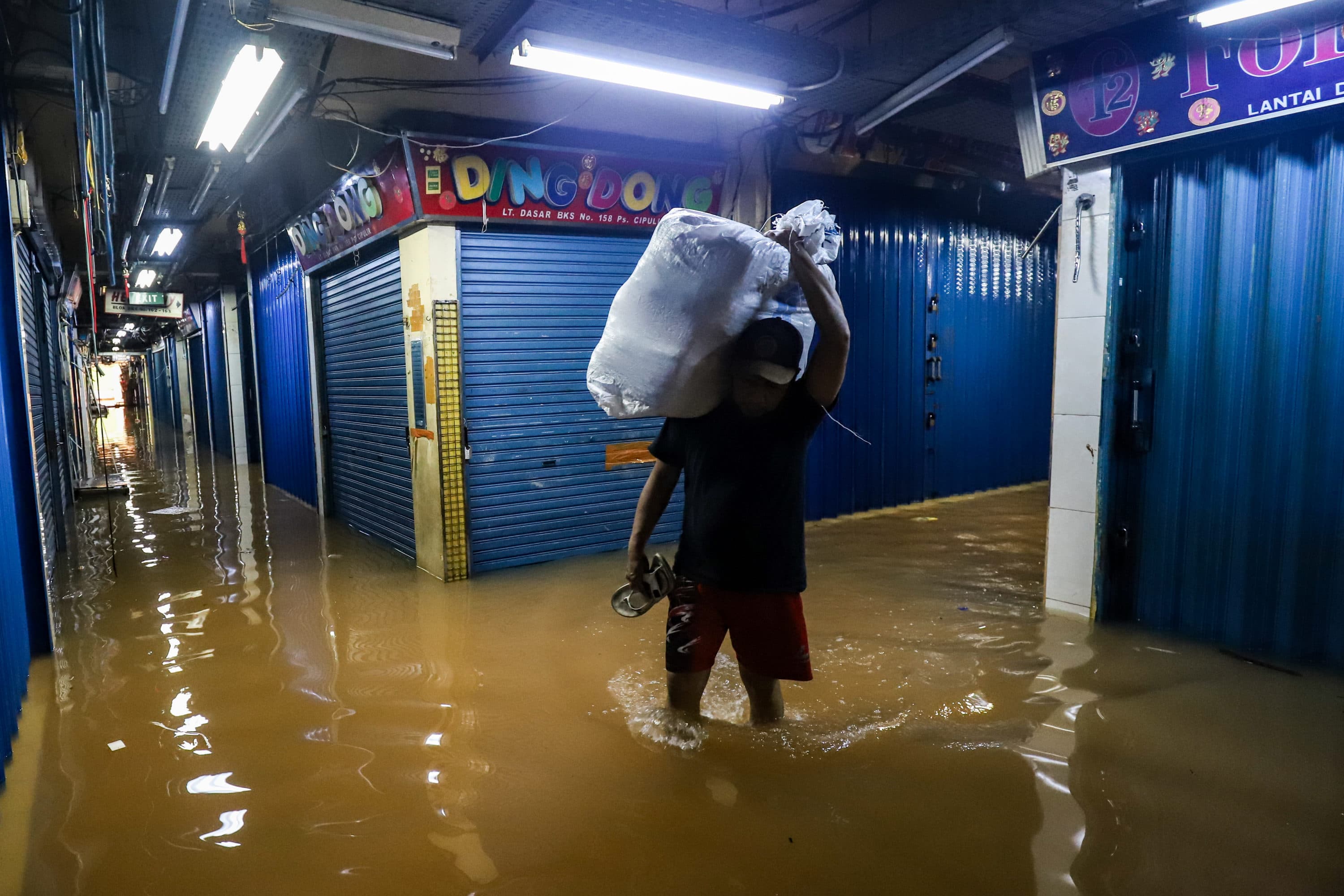 Minta Pemda Cepat Tangani Banjir di Jabodetabek, Utamakan Keselamatan Warga