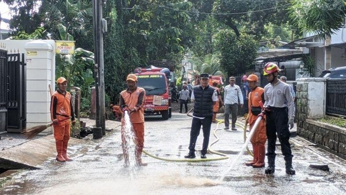 BPBD DKI Jakarta Pastikan Banjir Surut, Warga Mulai Bersihkan Sisa Material