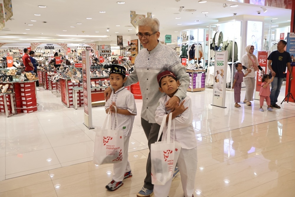 Jadi Orang Tua Asuh Sehari, Mal Ciputra Jakarta Buka Puasa dan Belanja Bareng Anak Panti Asuhan