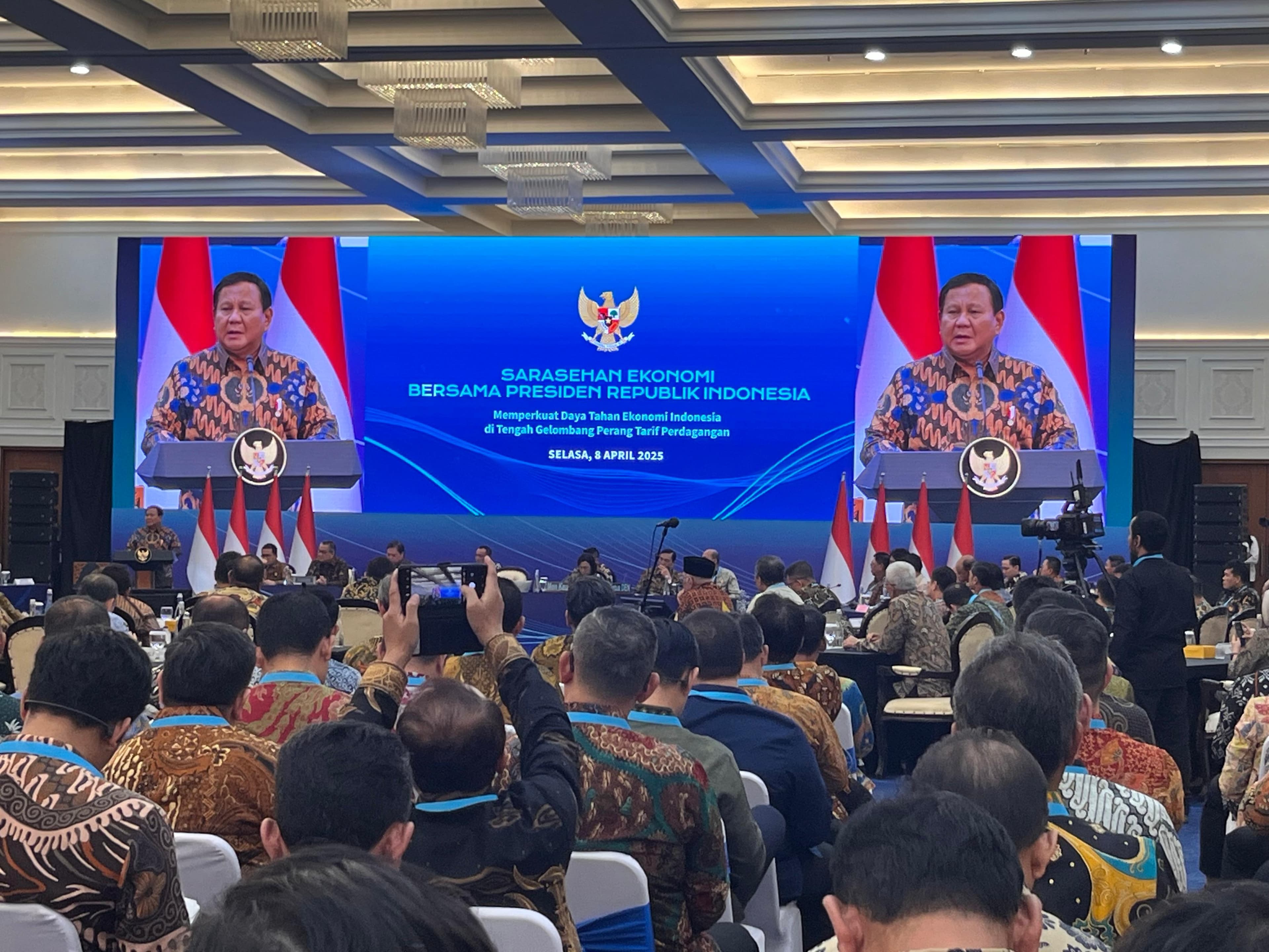 Prabowo dan Sederet Menteri KMP Hadiri Sarasehan Ekonomi