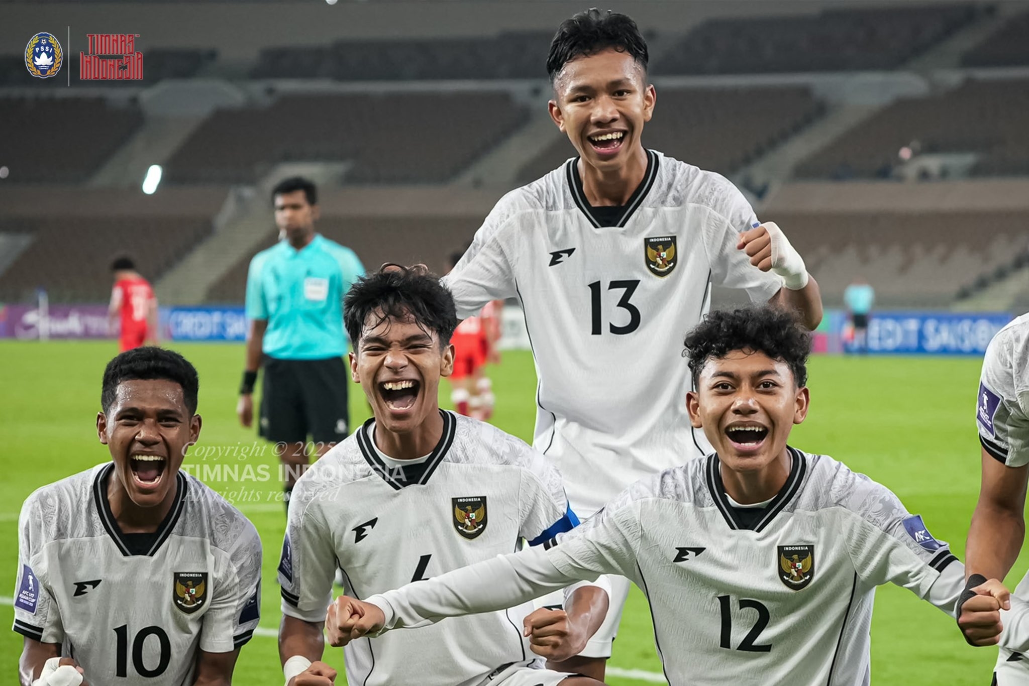 Nova Arianto Angkat Topi untuk Dukungan Suporter Timnas Indonesia U-17 di Piala Asia