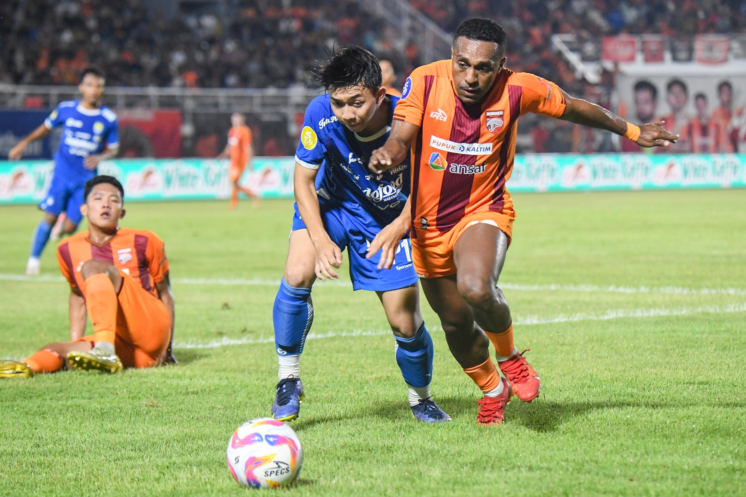 Klasemen Liga 1: Persib Unggul 8 Poin di Puncak, PSIS dan Semen Padang Tertahan di Zona Merah