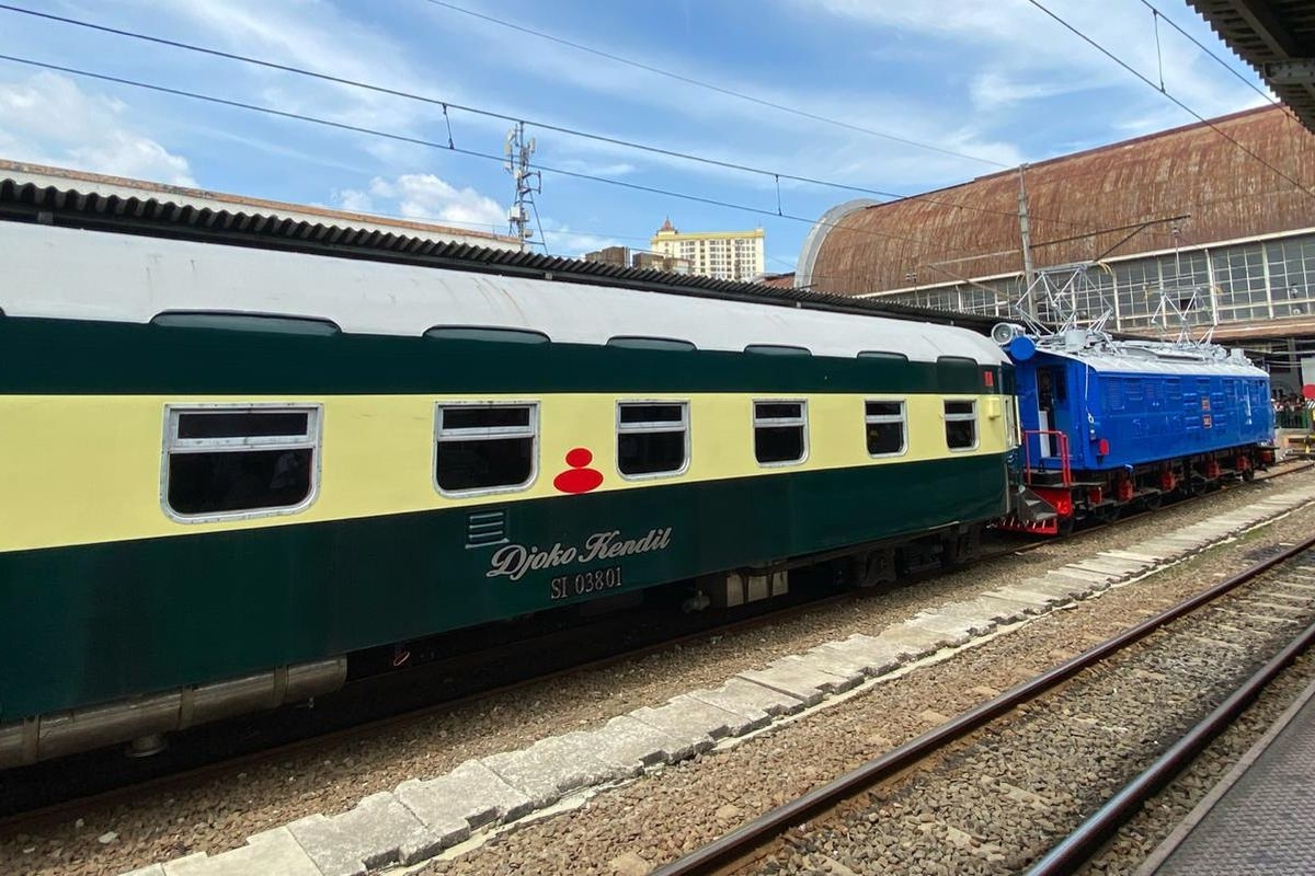 Parade Kereta Legendaris Meriahkan Perayaan 100 Tahun KRL Indonesia