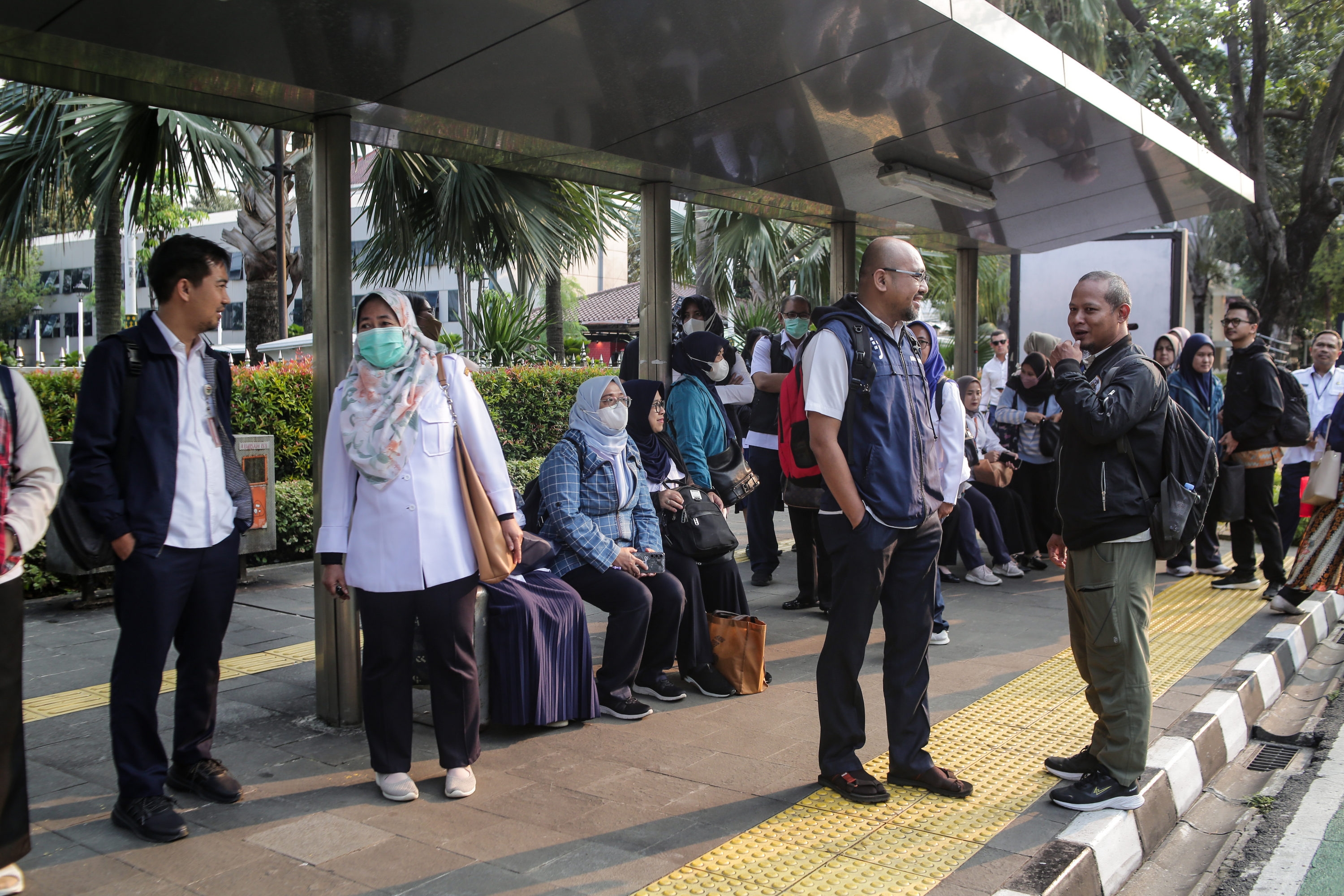 ASN DKI Padati Transportasi Umum di Hari Rabu, Kemacetan Bergeser ke Titik Transit
