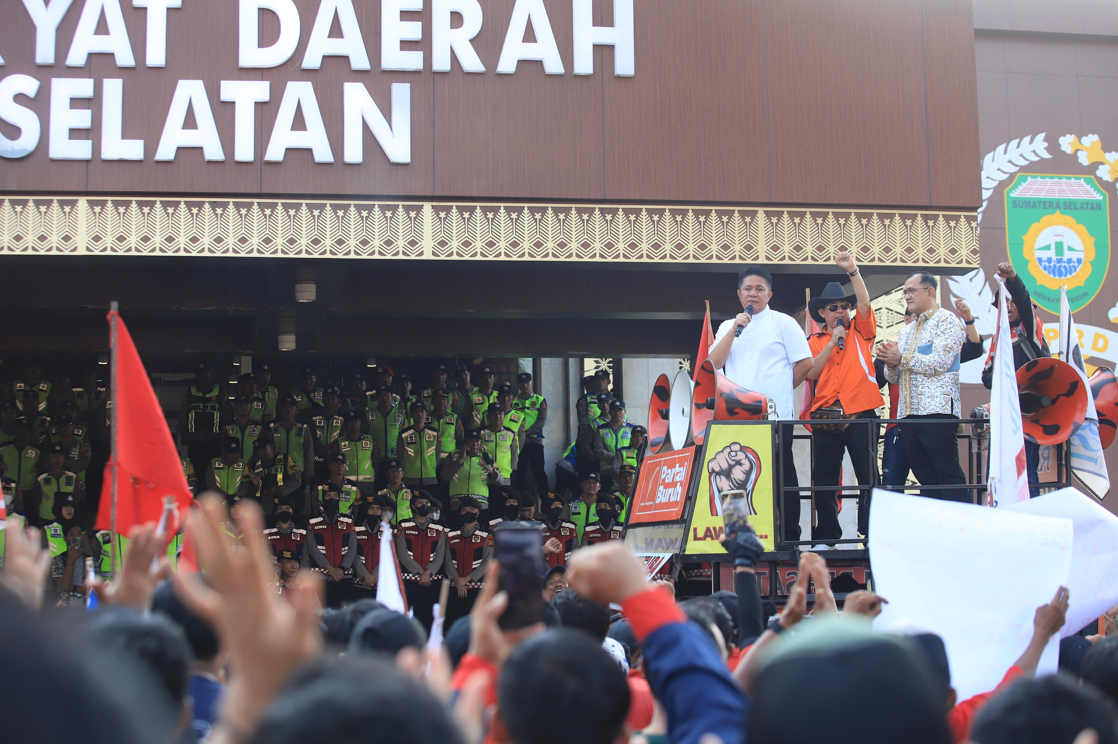 Gubernur Herman Deru Janjikan Tindak Lanjut Tuntutan Buruh Demi Kesejahteraan
