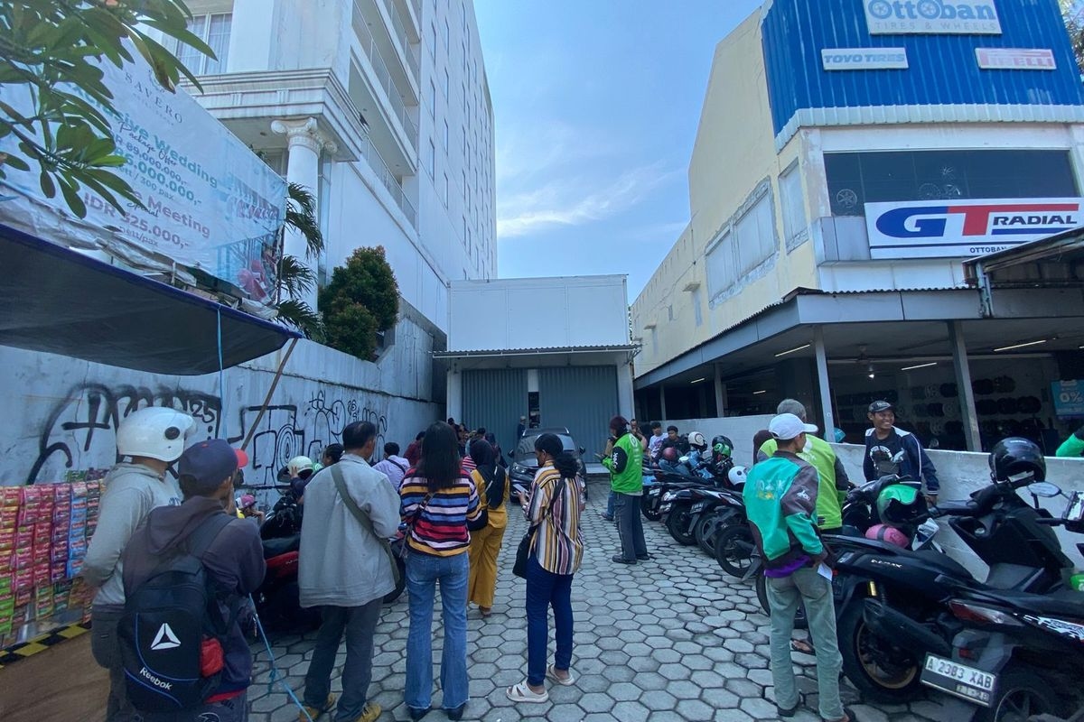 Janji Bisa Diuangkan, Warga Depok Rela Antre Verifikasi World App, Ternyata Ruko Tutup hingga Lewat Jadwal