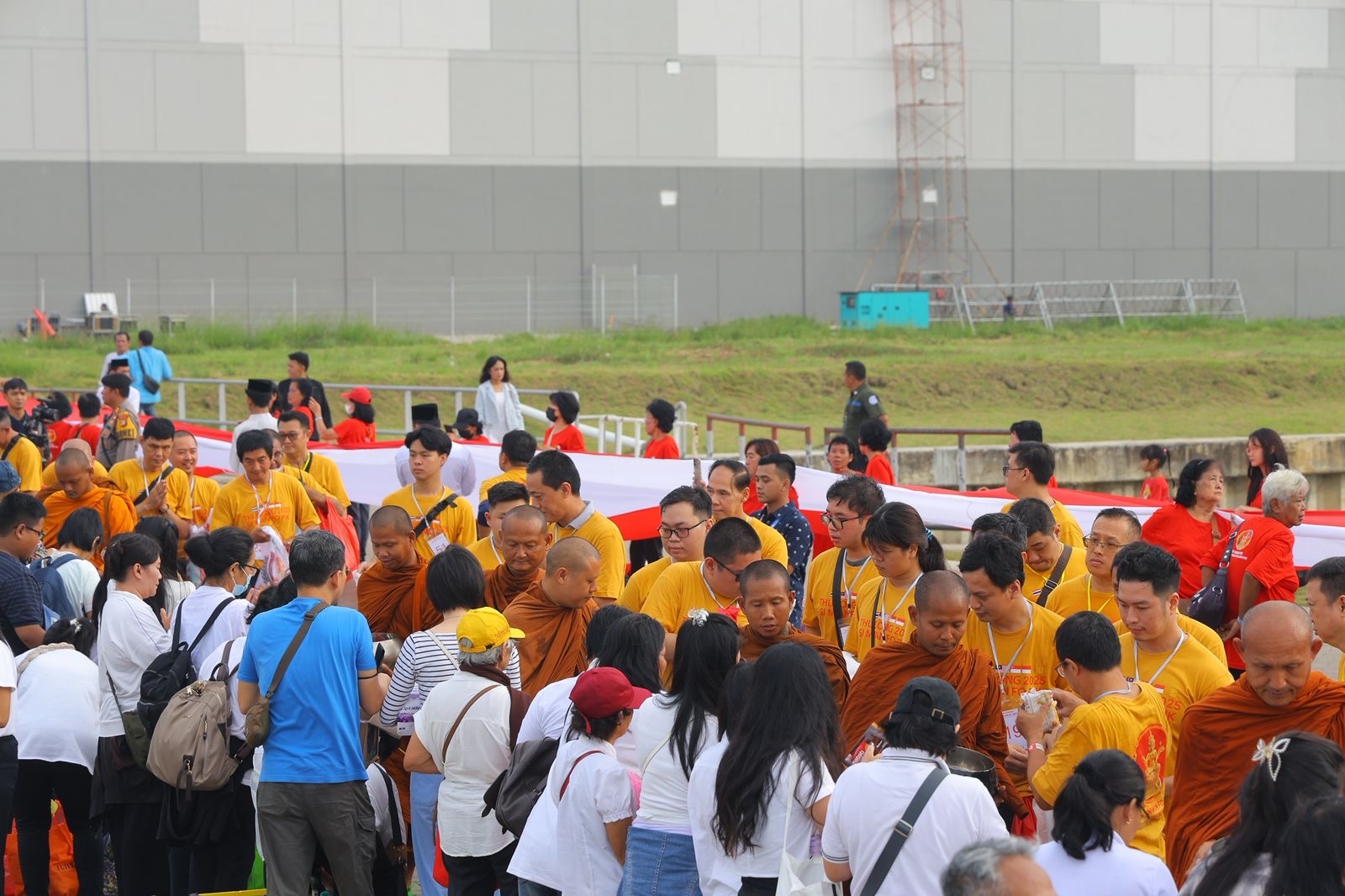 Bhikkhu Thudong dan Semangat Berbagi: Menyalurkan Donasi sebagai Wujud Ajaran Welas Asih