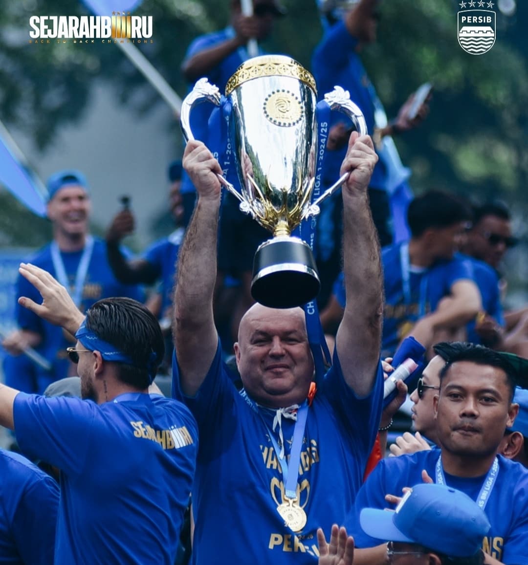 Usai Bawa Persib Bandung Juara Liga 1, Bojan Hodak Berlibur di Pantai Kroasia