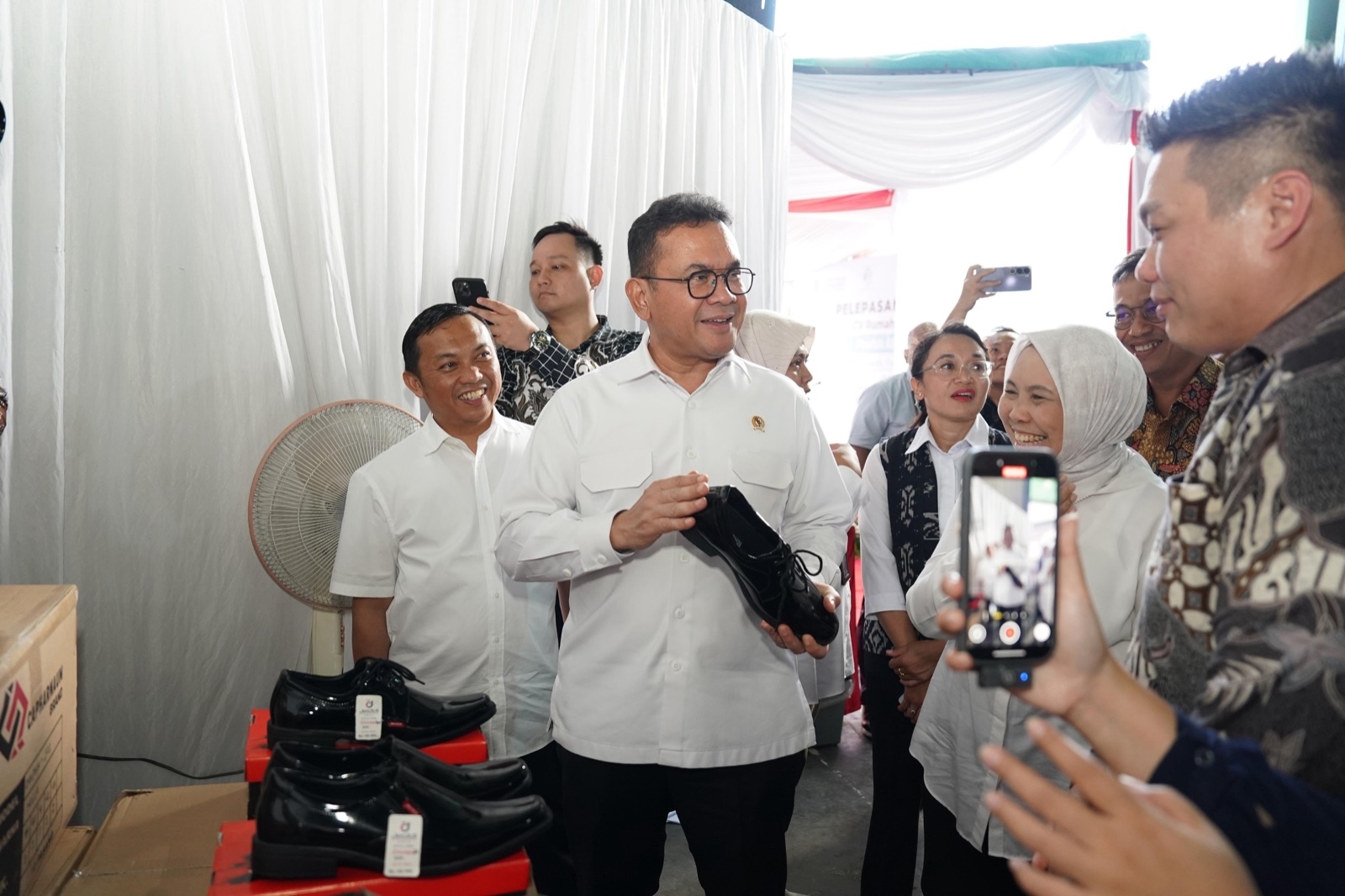 UMKM Surabaya Ekspor 8.872 Sepatu ke Kuwait, Nilai Tembus Rp618 Juta