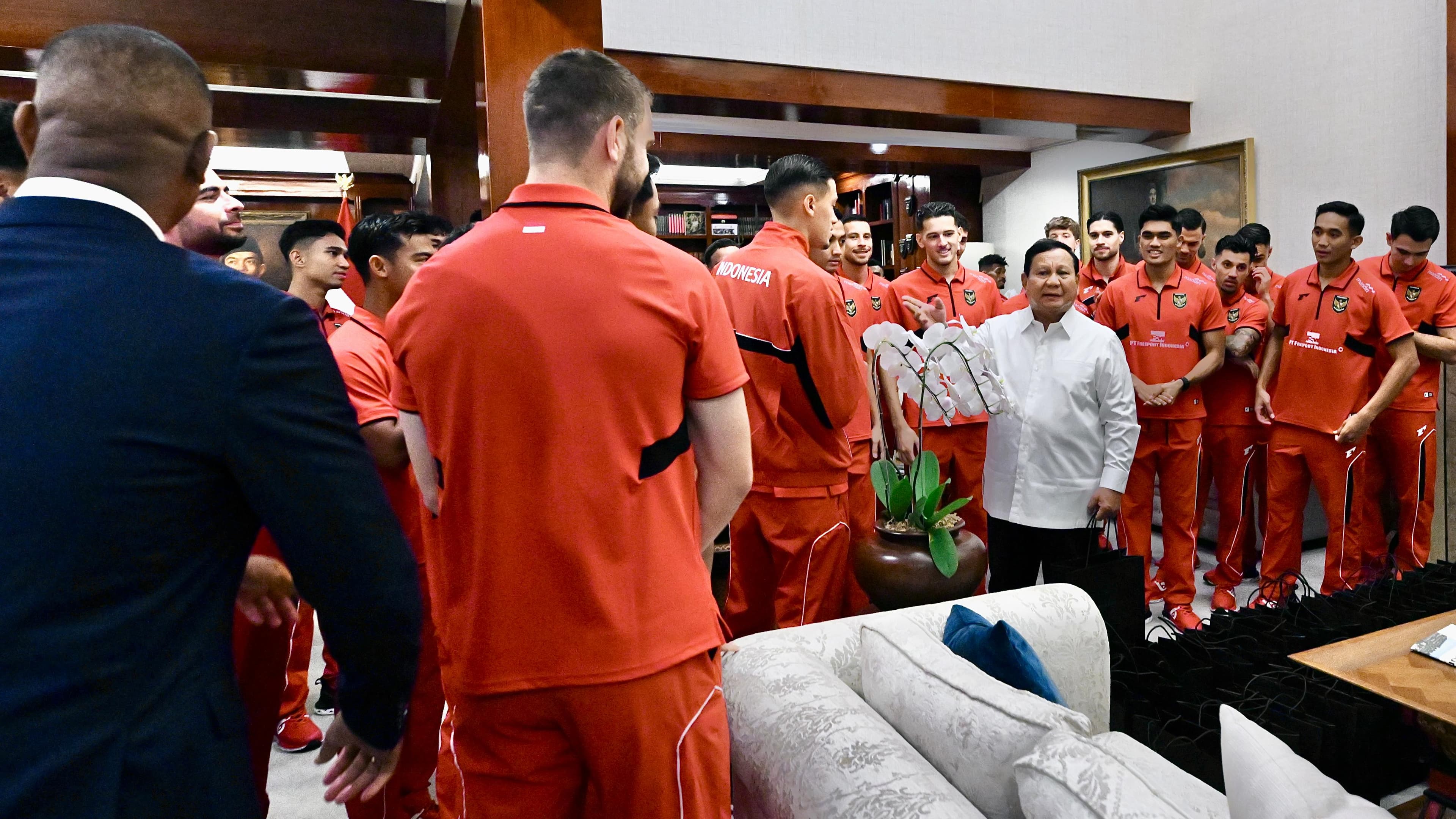 Timnas Indonesia Diberi Jam Tangan Rolex oleh Prabowo, Mensesneg: Pakai Uang Pribadi