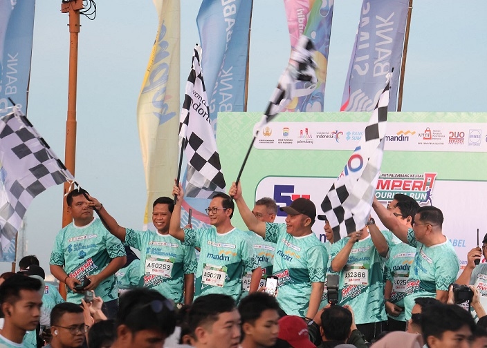 Gubernur Herman Deru Lepas Ribuan Pelari dalam Ampera Tourism Run 2025, Dorong Gaya Hidup Sehat dan Pariwisata