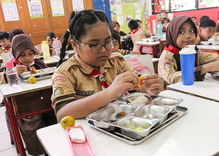 Bukti Nyata Program MBG di Kota Baubau: Anak Makan Gratis, Ibu Jadi Juru Masak