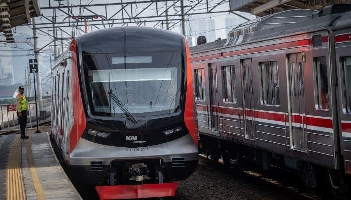 KAI Siapkan Rekayasa Perjalanan KRL Antisipasi Demo Buruh Berujung Ricuh