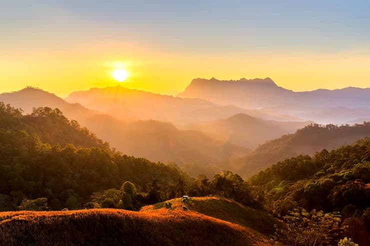 Mengapa Langit Tampak Merah Saat Matahari Terbit dan Terbenam? Ini Penjelasannya