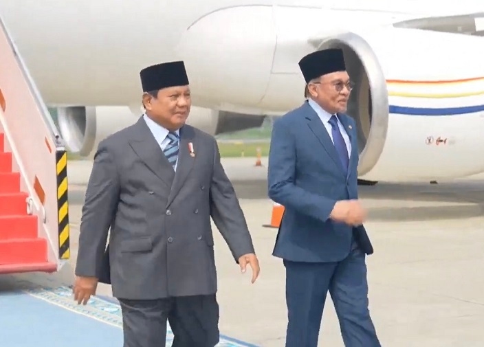 Presiden Prabowo Bersama PM Anwar Ibrahim Satu Mobil Menuju Istana Merdeka, Cerminkan Kedekatan dan Keakraban