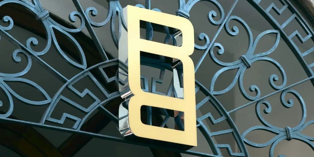 Range Rover Perkenalkan Logo Baru Sambut Era SUV Listrik