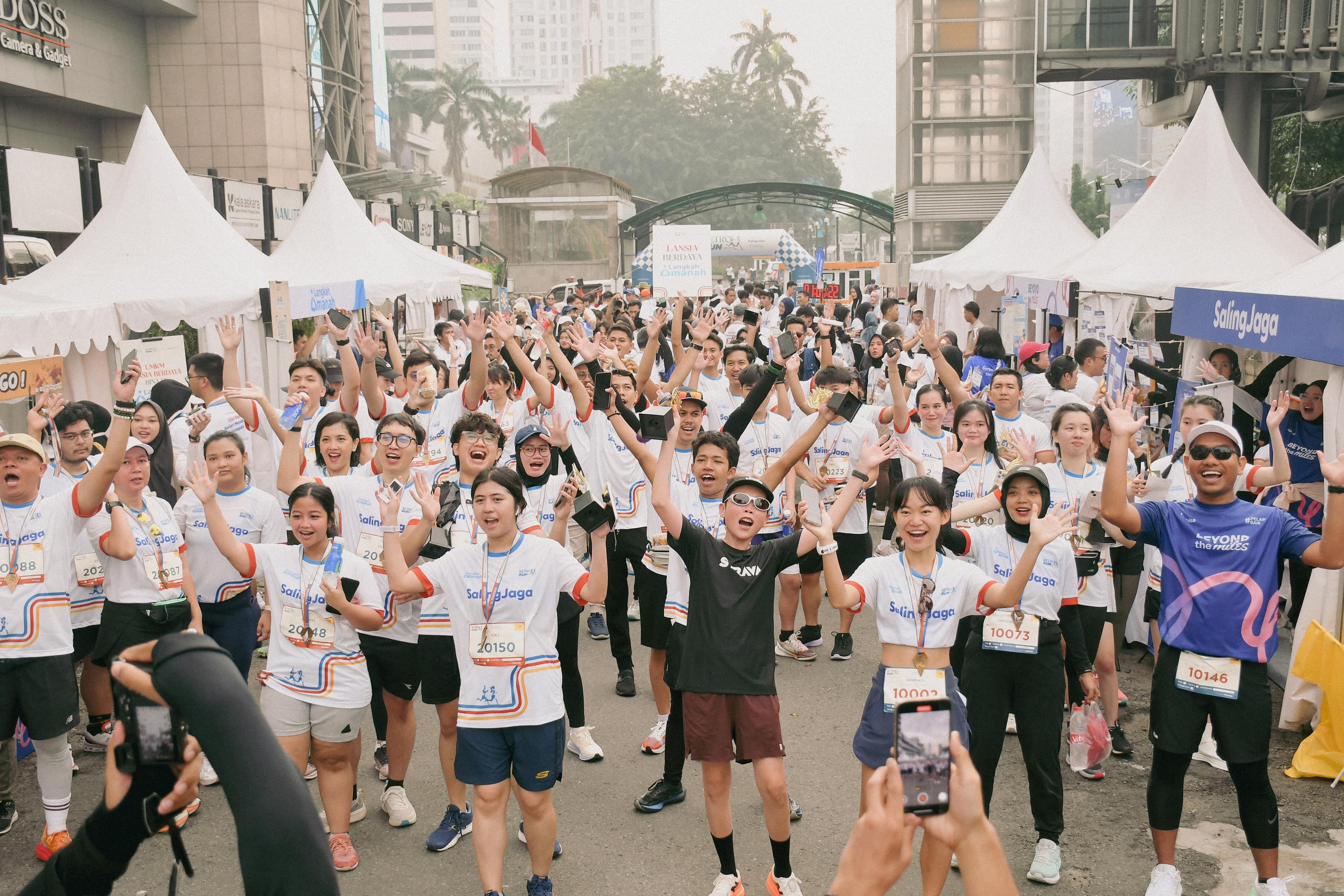 500 Pelari Rayakan Cinta dan Dukungan untuk Lansia di Retro Run 2025