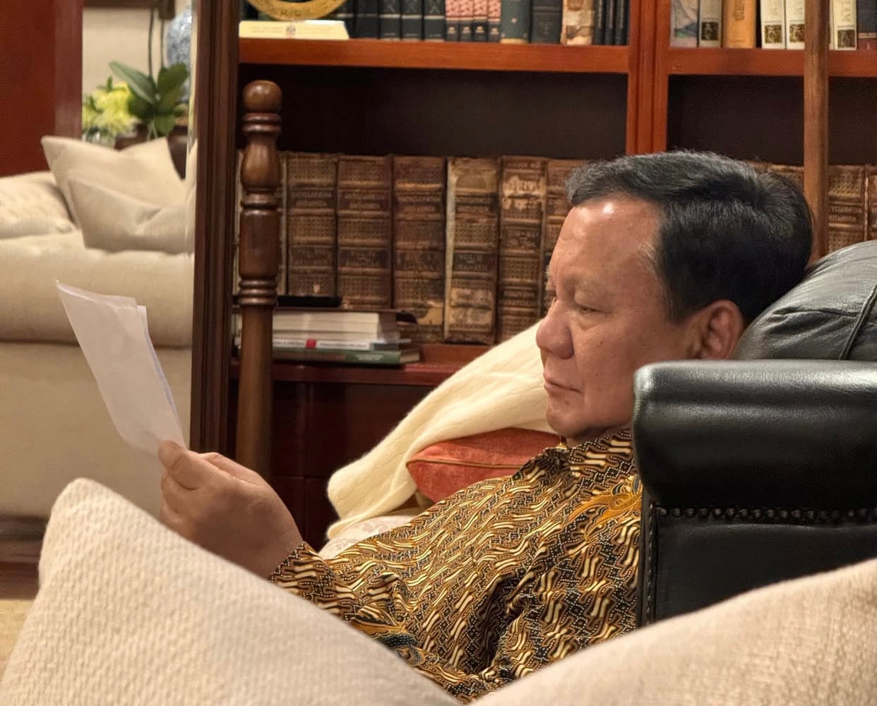 Prabowo Baca Surat dari Siswi Sekolah Rakyat: Kami Siap Jadi Generasi Emas
