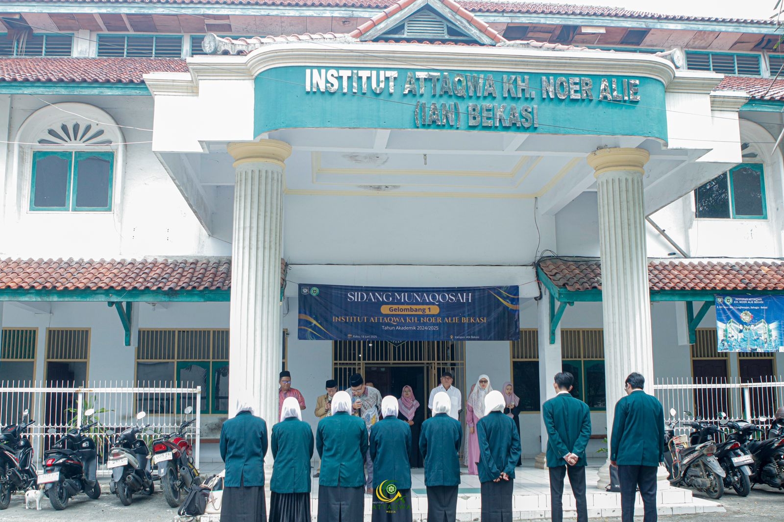 Dari Bekasi Menerangi Nusantara: Warisan KH. Noer Alie dan Misi Pendidikan Attaqwa