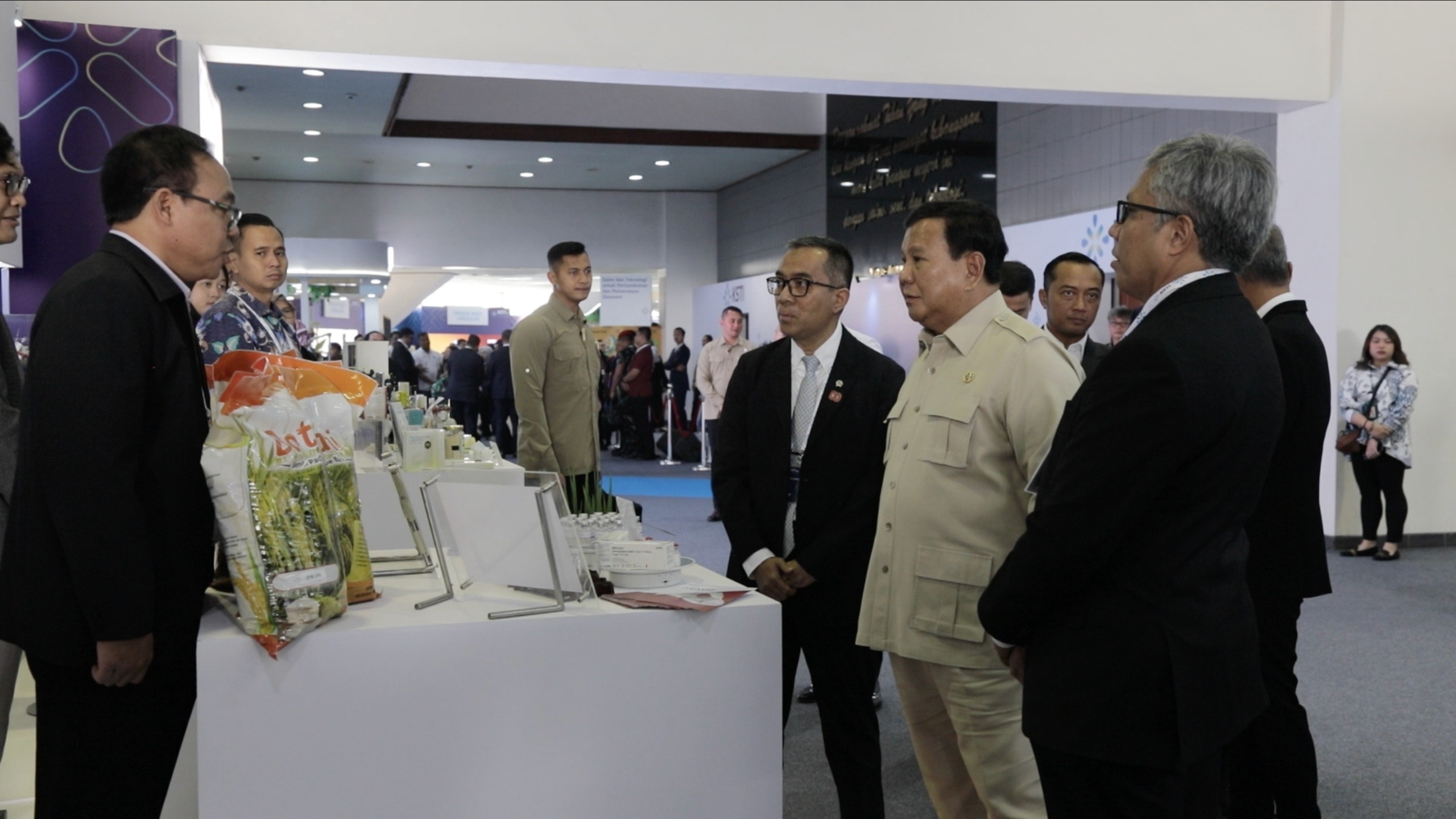 Di KSTI 2025, Prabowo Kunjungi Booth Produk Riset Unggulan Karya Anak Bangsa