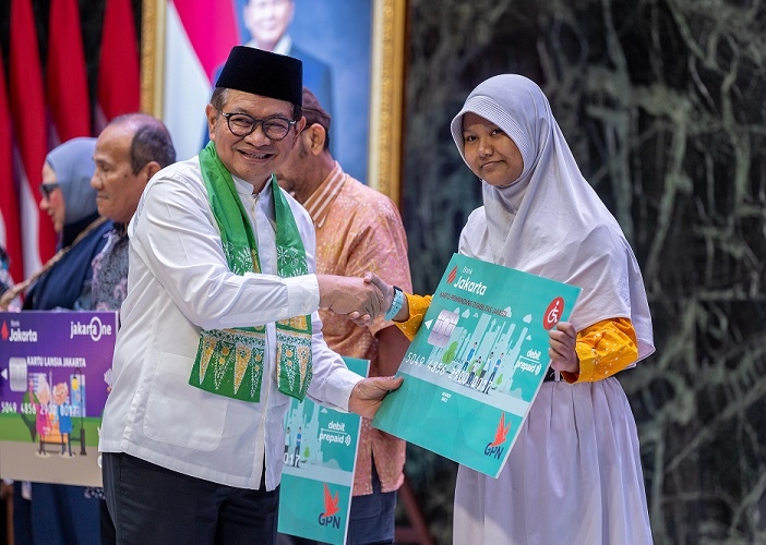 56.351 Warga Jakarta Terima Bansos, Lansia hingga Anak-anak Dapat Rp300 Ribu per Bulan