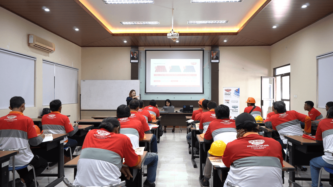 Kolaborasi ITS, DPRKPP, dan RTF Latih Teknisi Atap untuk Hunian Aman