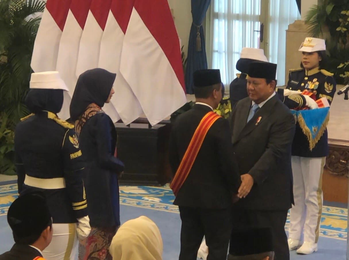 Prabowo Anugerahkan Bahlil Lahadalia Bintang Mahaputra Adipurna, Berjasa dalam Hilirisasi Mineral