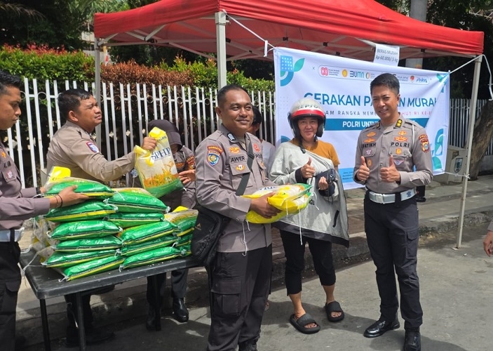 Ditlantas Polda Riau Salurkan Dua Ton Beras Lewat Gerakan Pangan Murah