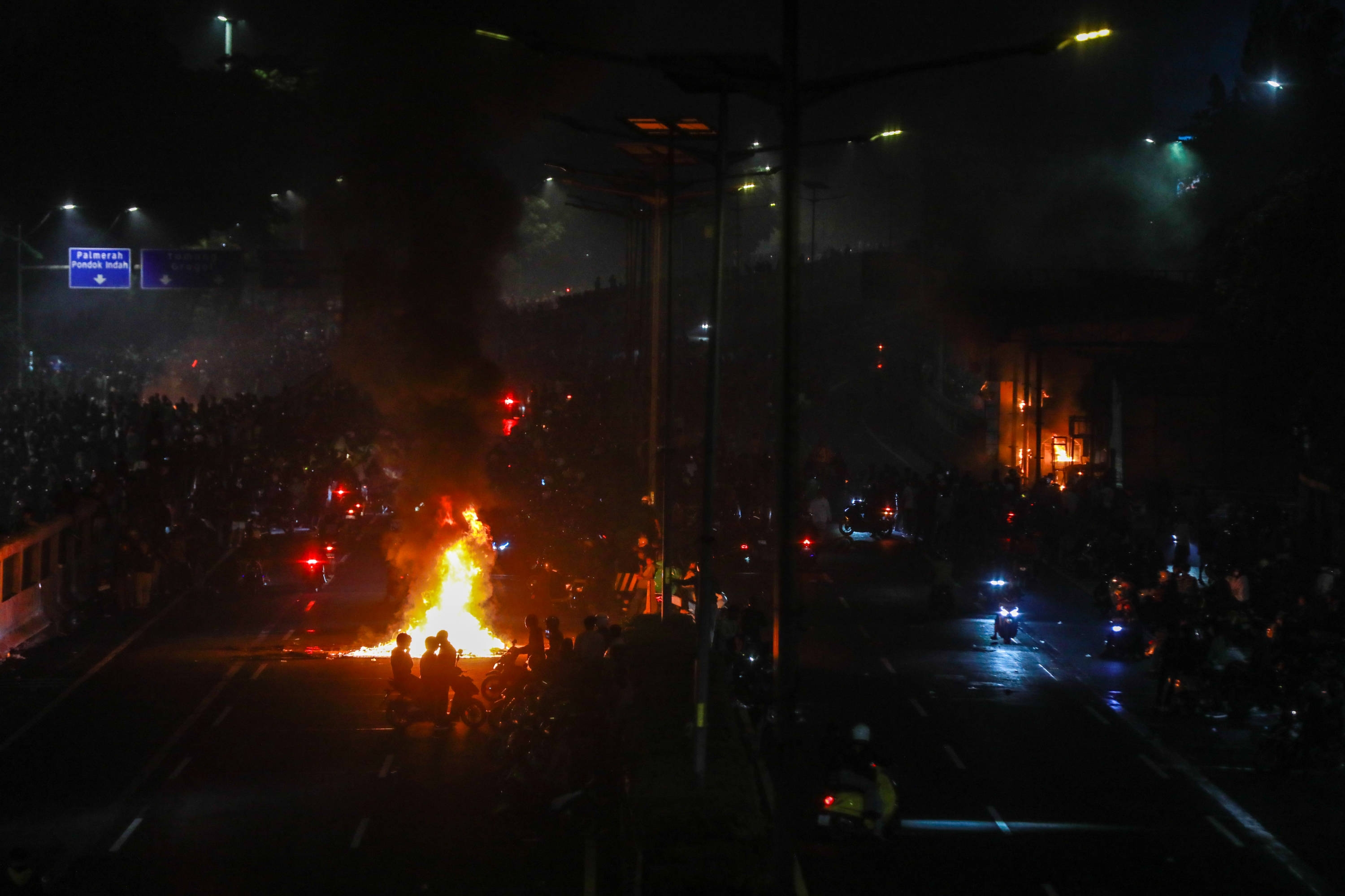 Daftar 7 Halte Transjakarta yang Terbakar, Layanan Lumpuh Total Usai Demo