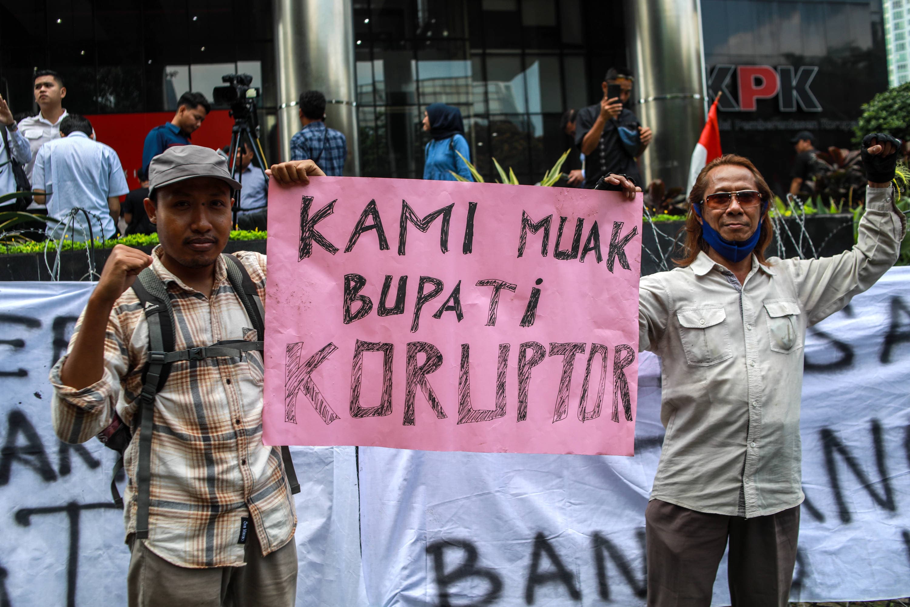 Demokrasi atau Oligarki? Korupsi dalam Kacamata Politik Indonesia