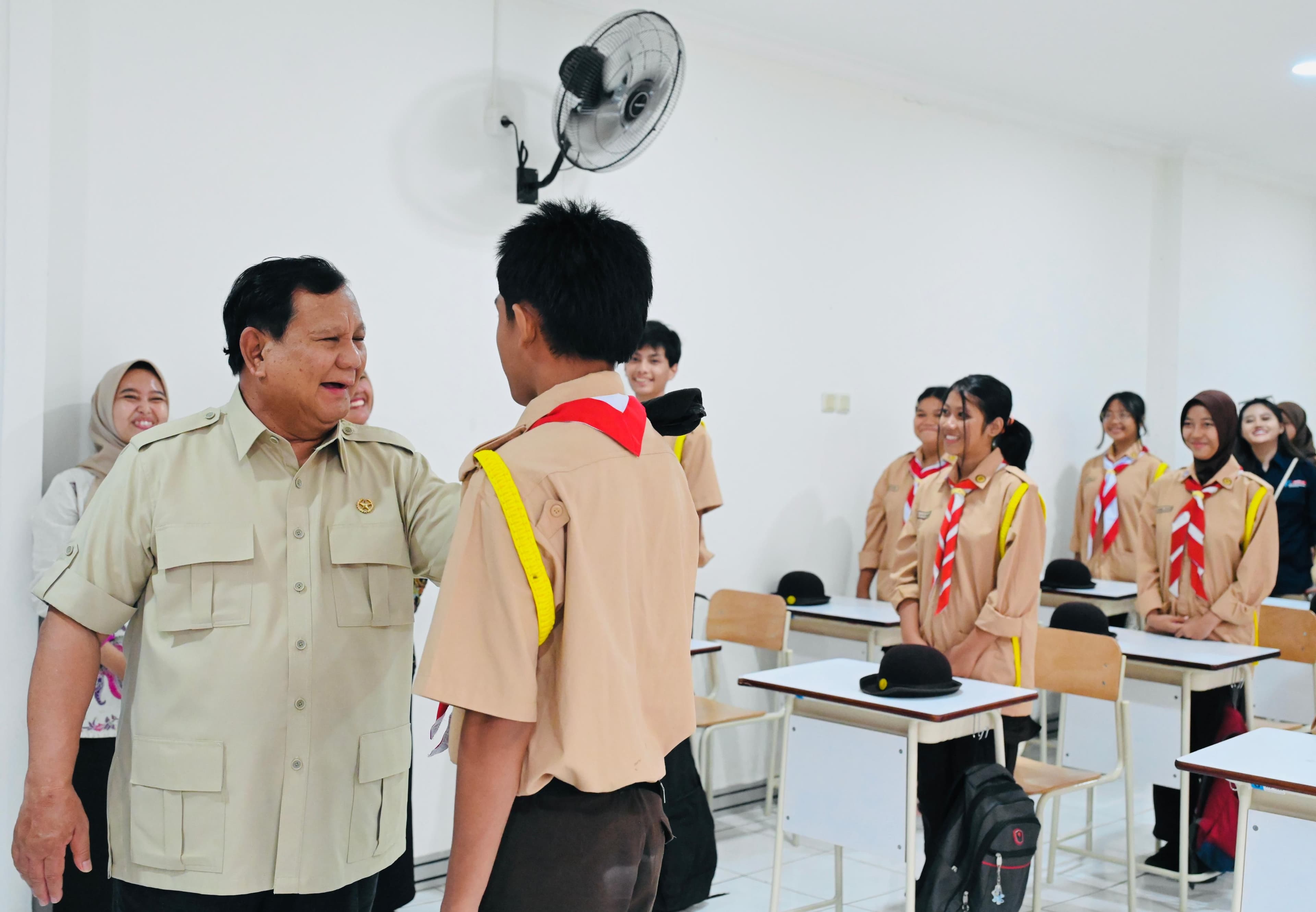 Bukan Hanya Cerdas, Prabowo Ingin Siswa Sekolah Rakyat Punya Karakter dan Keterampilan
