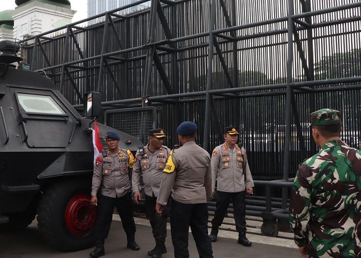 Ribuan Personel Polda Metro Jaya Kawal Unjuk Rasa di Jakarta Sepanjang Hari Ini