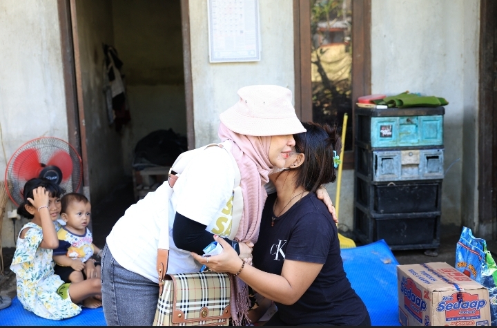 Datangi Titik Pengungsian, Kutus Kutus Herbal Salurkan Bantuan untuk Korban Banjir Bali
