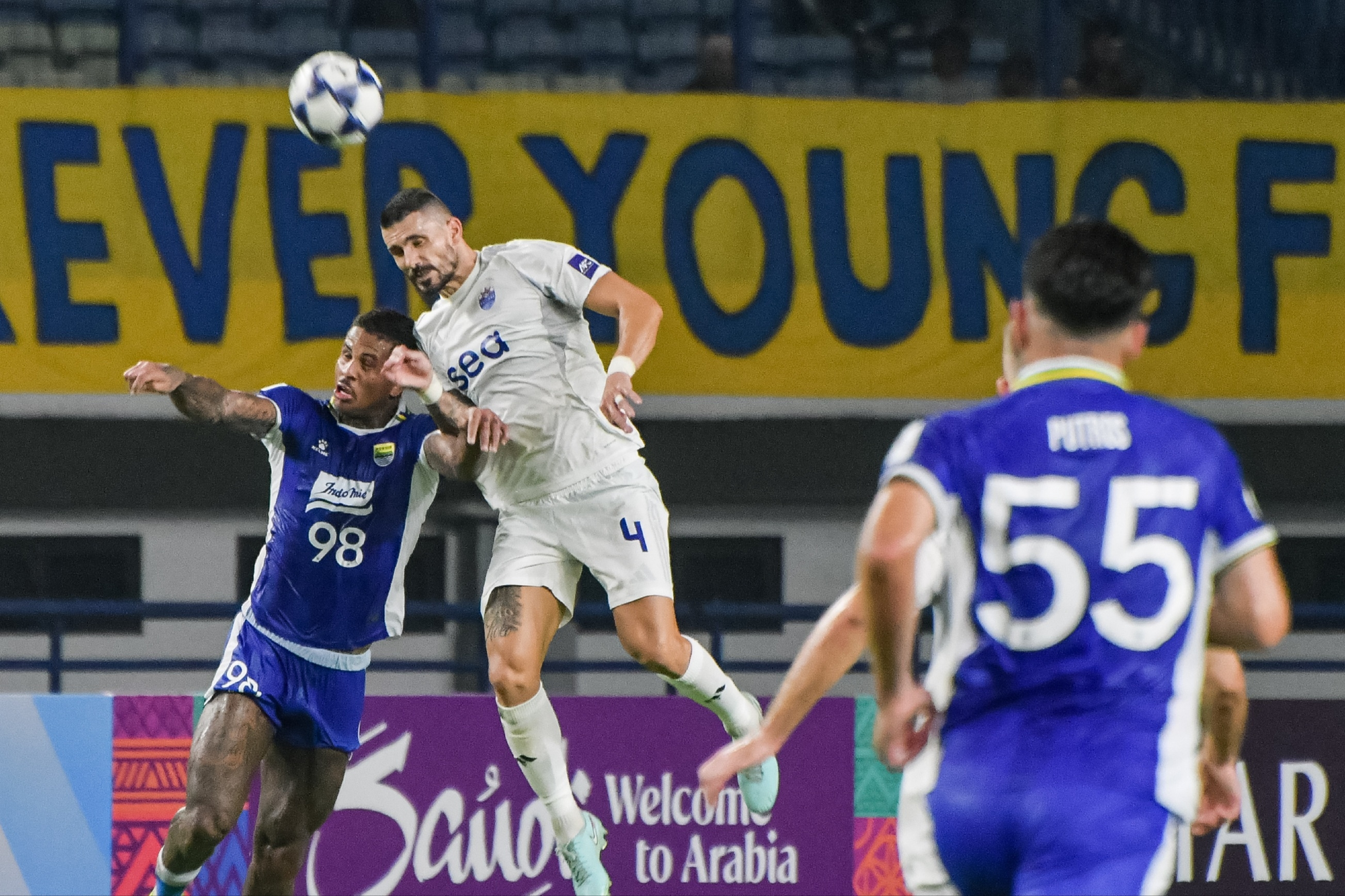 Gagal Menang di ACL 2, Persib Bandung Alihkan Fokus Hadapi Arema di Super League