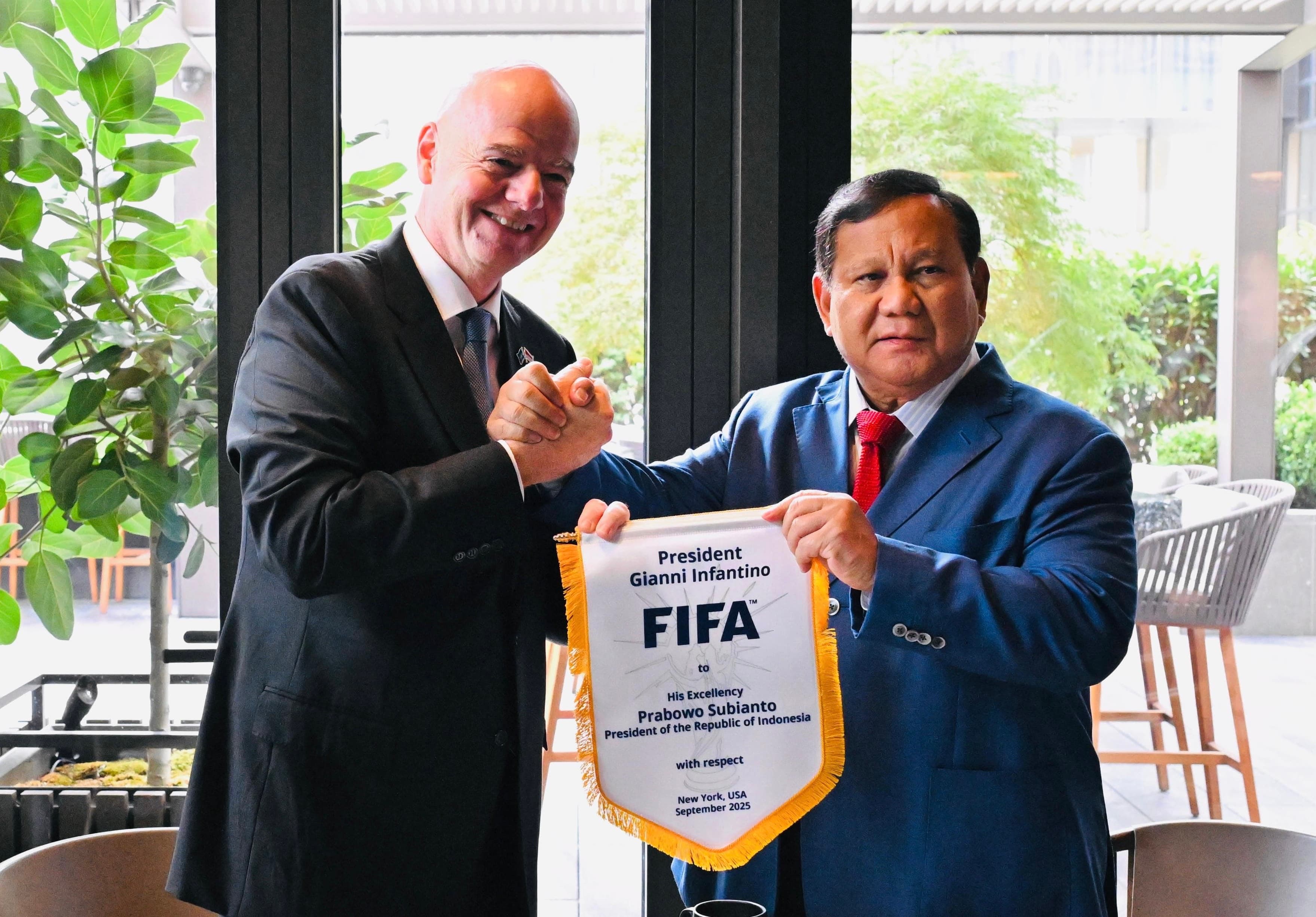 Bertemu Prabowo, Presiden FIFA Puji Kemajuan Sepak Bola Indonesia sebagai Tercepat di Dunia