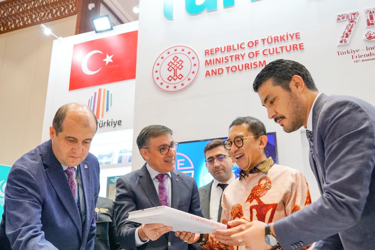 Resmikan Indonesia International Book Fair 2025, Menteri Kebudayaan: Literasi Pilar Diplomasi Budaya