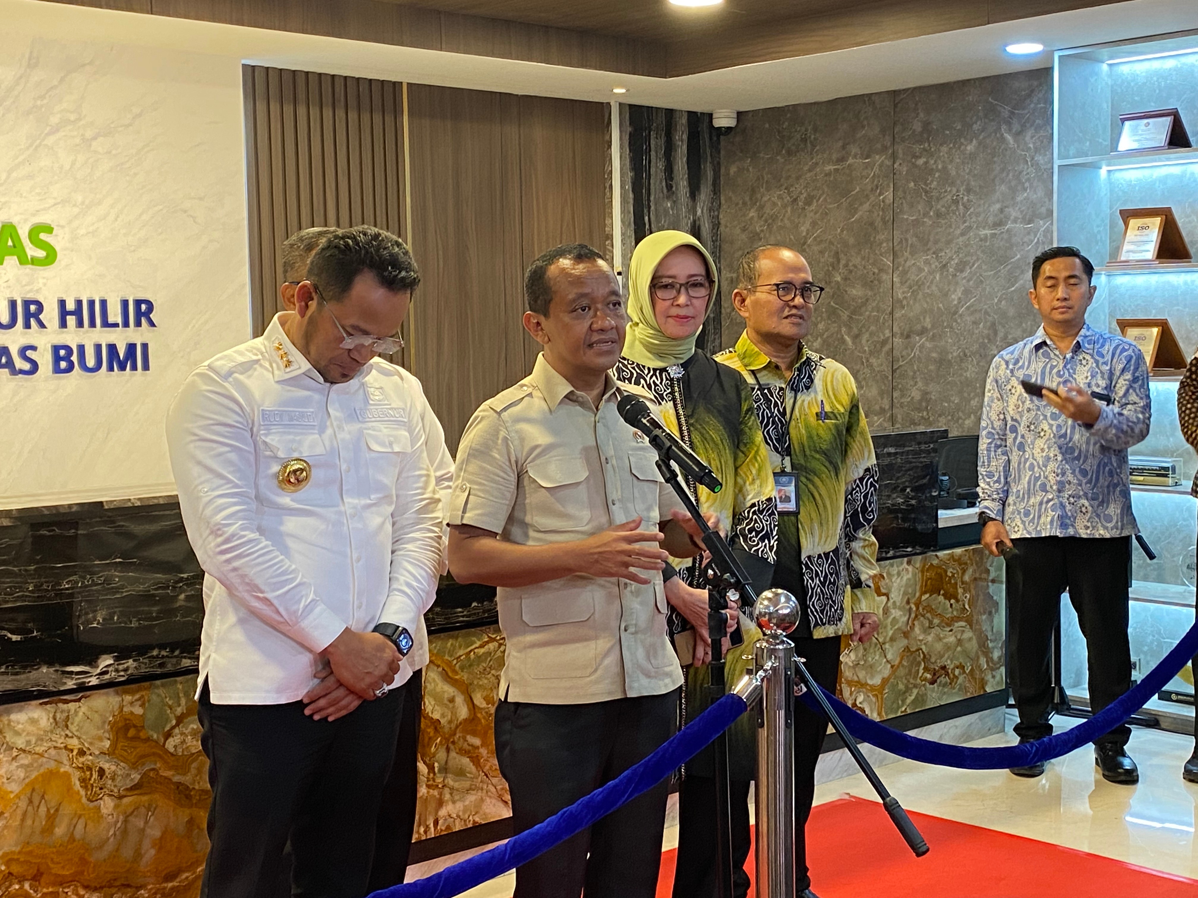 Bahlil Sebut Negosiasi Pertamina dengan Shell Cs Terkait BBM Tetap Berlanjut