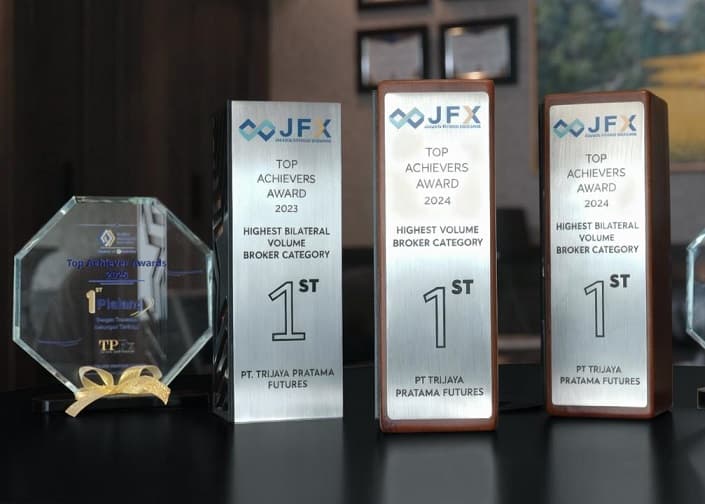 Dua Tahun Berturut-turut, TPFx Raih Predikat Pialang dengan Volume Transaksi Tertinggi di JFx dan KBI