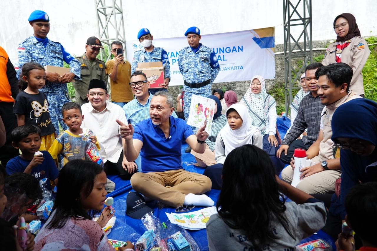 Zulhas Ajak Pasha Ungu dan Uya Kuya Hibur Serta Bantu Korban Kebakaran Pengadegan