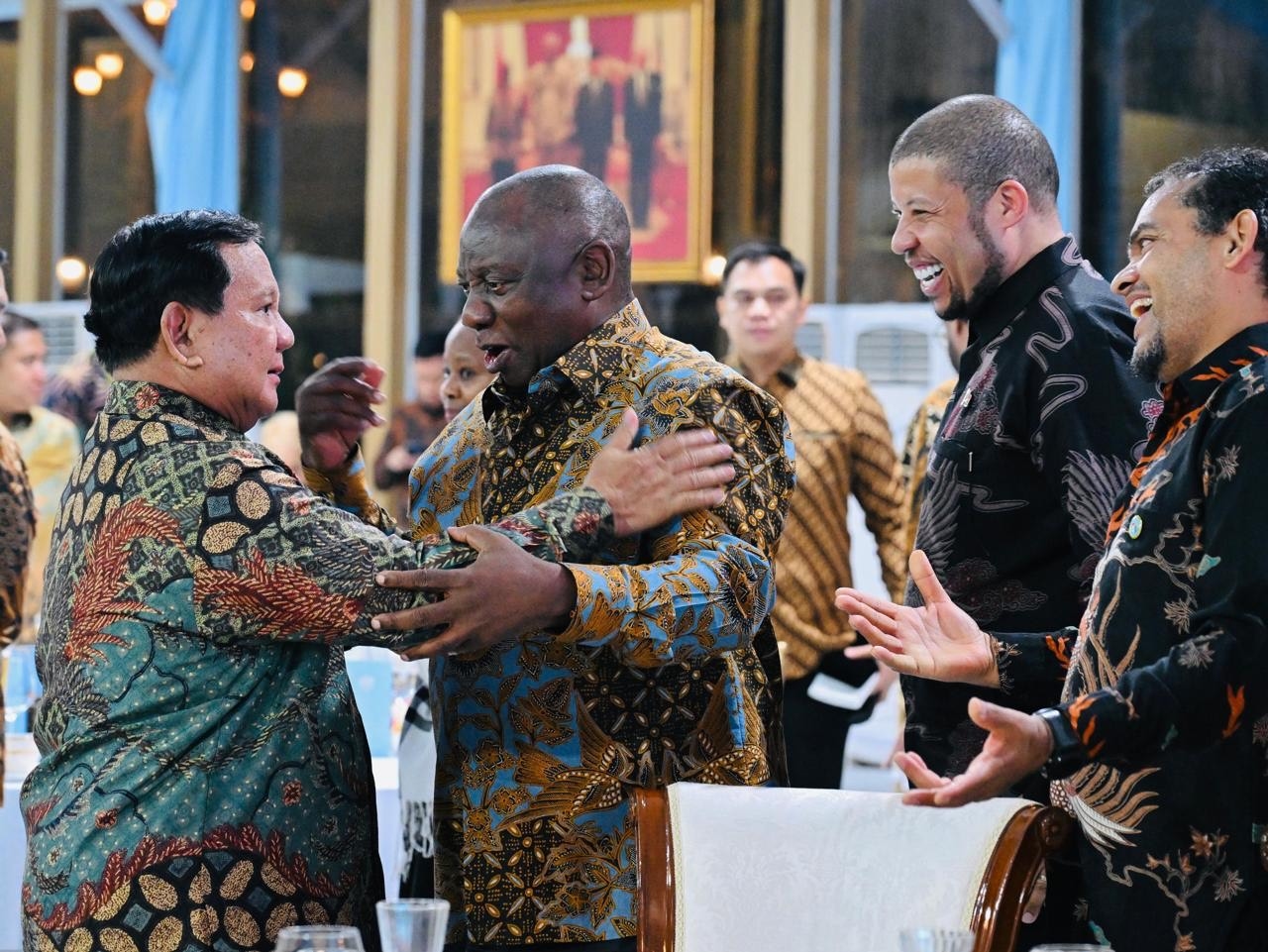 Batik Jadi Simbol Diplomasi Indonesia-Afrika Selatan, Prabowo: Semoga Persahabatan Ini Terus Hidup