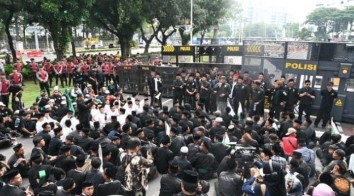 Pagar Nusa Gelar Aksi di Depan KPI dan Komdigi, Desak Pencabutan Hak Siar Trans7