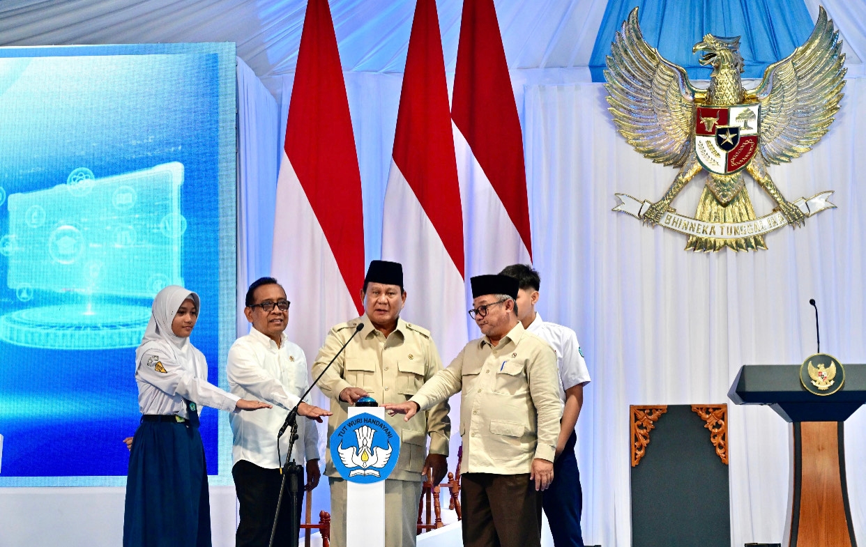 Prabowo Luncurkan Program Digitalisasi Pembelajaran untuk Indonesia Cerdas Serentak di 38 Provinsi