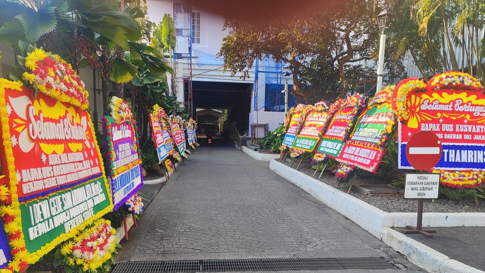 Uus Kuswanto Dilantik Jadi Sekda Jakarta, Balai Kota Dipenuhi Karangan Bunga