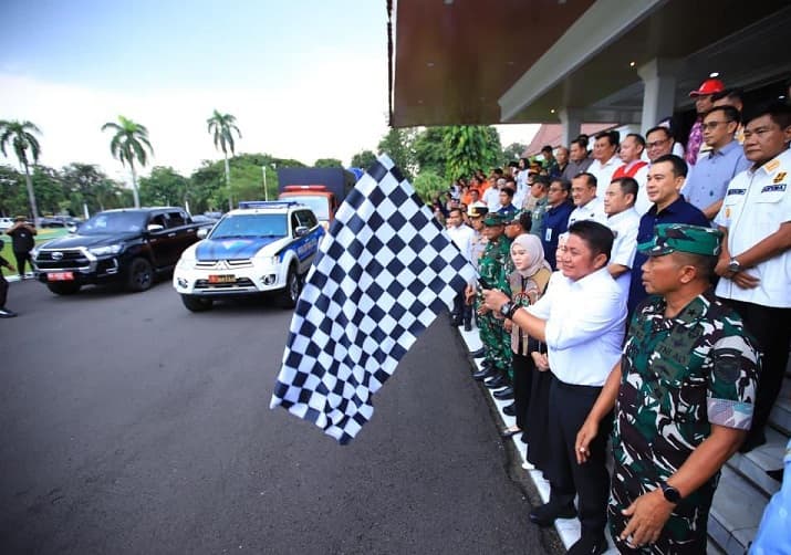 Gubernur Herman Deru Berangkatkan Bantuan Kemanusiaan ke Tiga Provinsi Terdampak Bencana Alam Sumatera